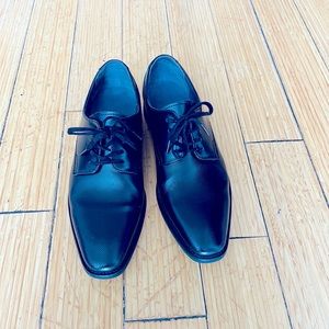 CALVIN KLEIN MENS DRESS SHOES, SIZE 8.5, MINT CONDITION WORN ONES.